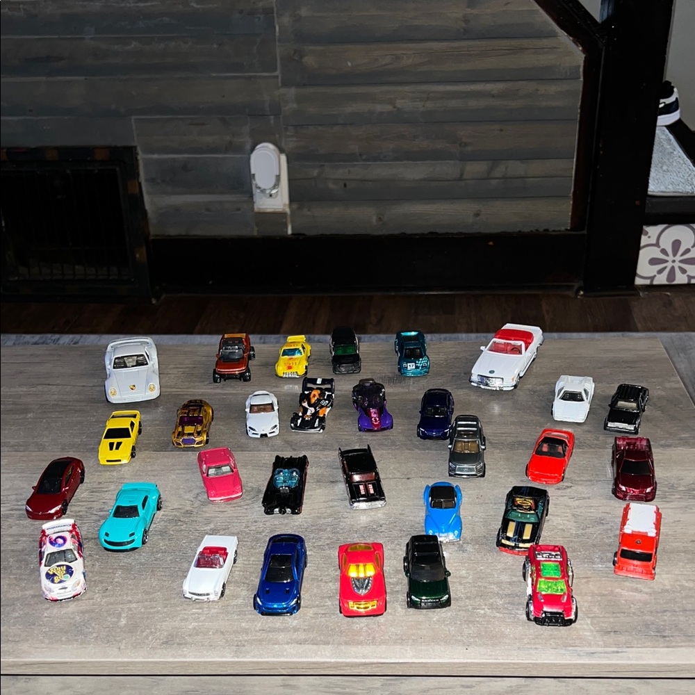 Hot Wheels Lot of Cars Vehicles; Unsearched Matchbox, Hot Wheels, Etc